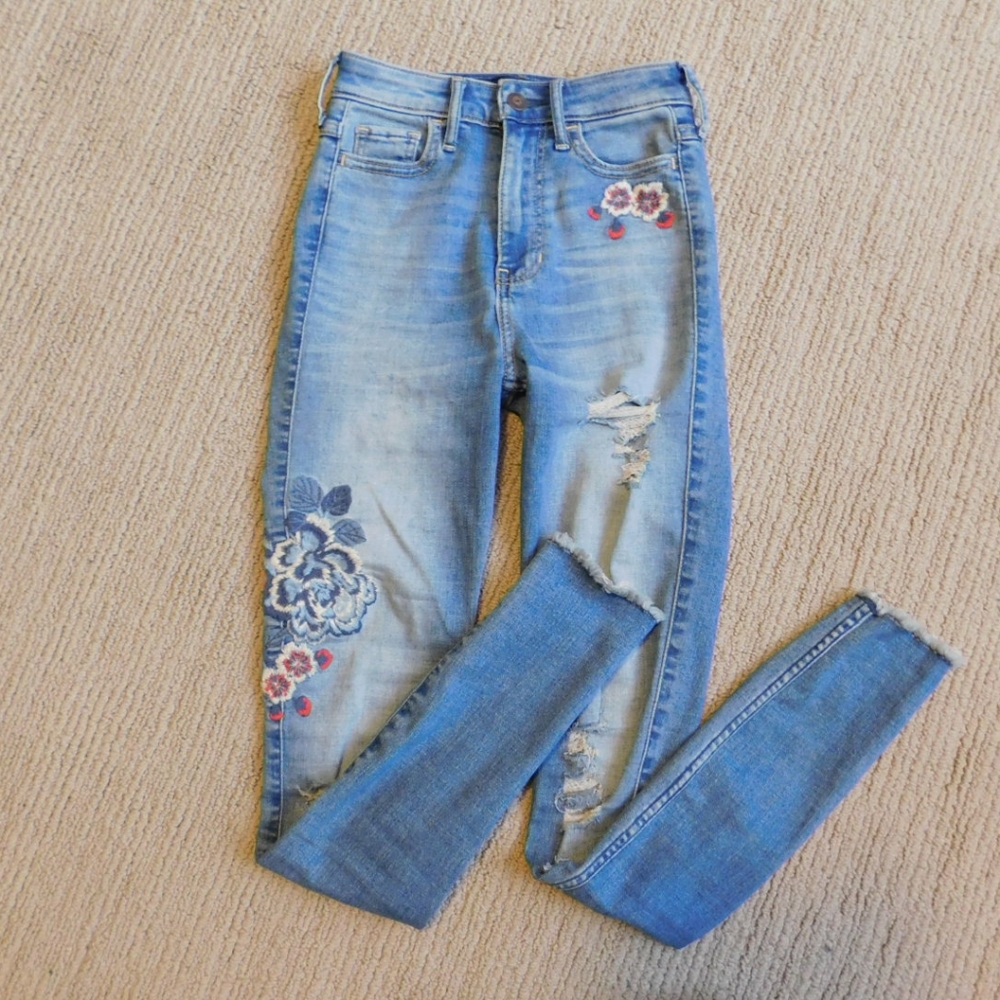 00 Hollister Embroidered Floral Skinny Blue Jeans